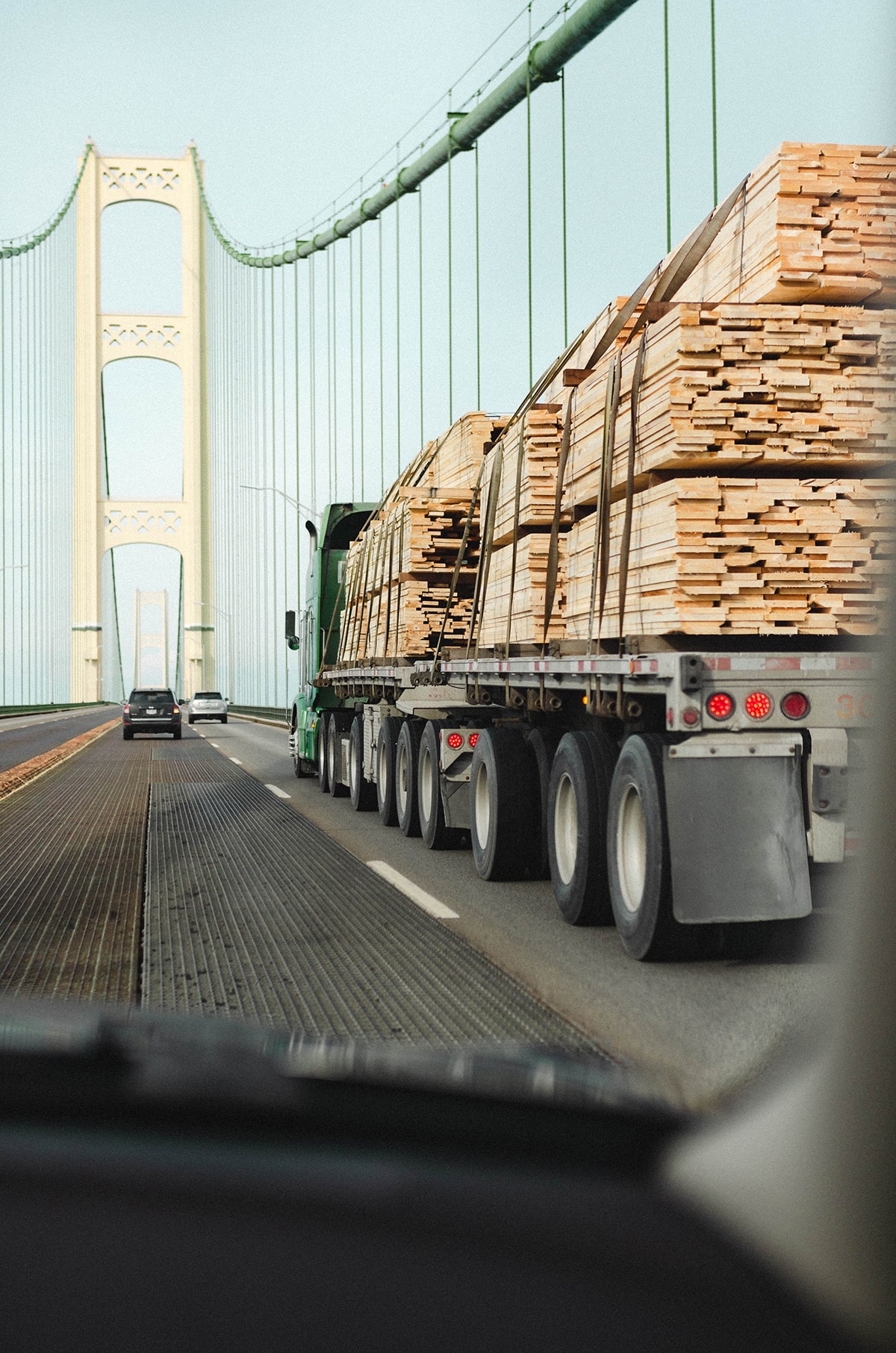 In Washington Freight Broker have many benefits give you cost savings, time effeciency,reliability,expertise and industry knowledge shipping carriers